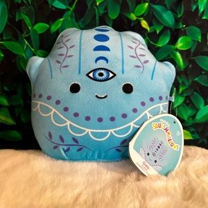 ✨NWT Gisla Squishmallow✨